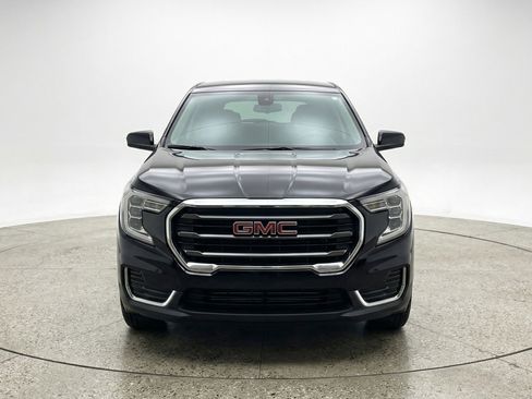 Used 2024 GMC Terrain SLE image 2