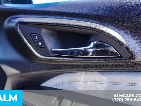 Used 2025 Chevrolet Trax LT w/ LT Convenience Package image 48