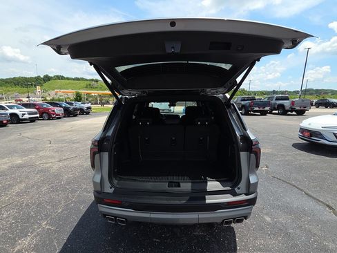 New 2026 Chevrolet Traverse Z71 w/ Driver Confidence Package AWD/4WD image 32