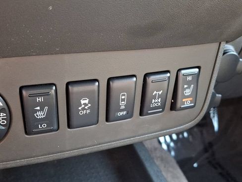 Used 2014 Nissan Frontier PRO-4X w/ Pro-4x Graphics Package AWD/4WD image 22