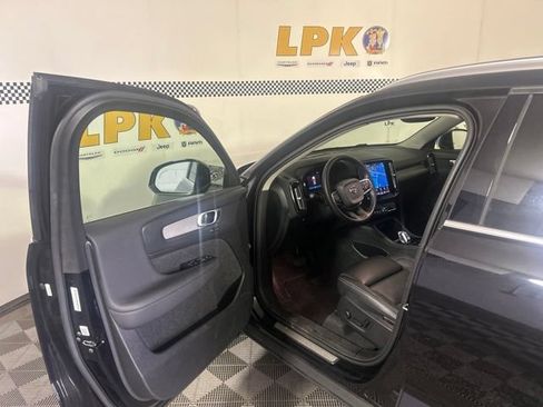 Used 2025 Volvo XC40 B5 Plus AWD/4WD image 13