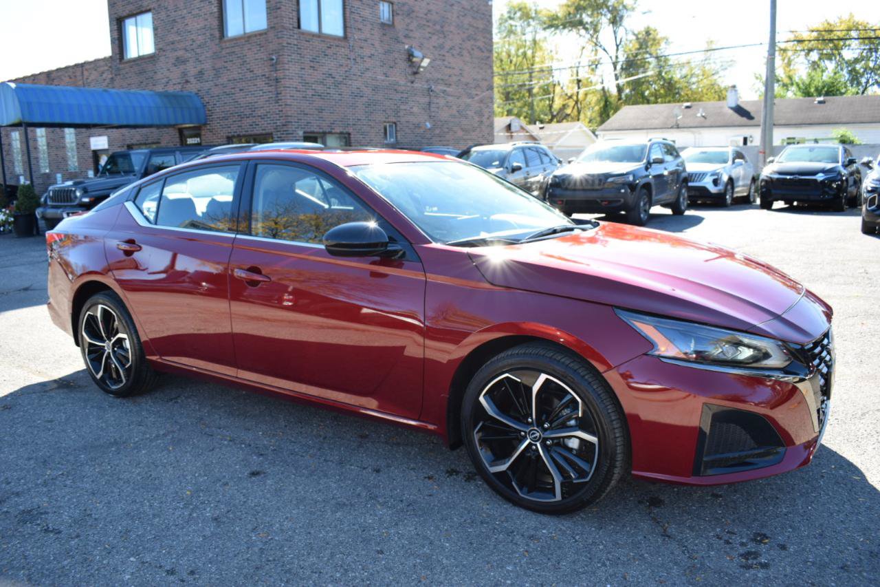 Used 2024 Nissan Altima 2.5 SR w/ SR Premium Package AWD/4WD image 6
