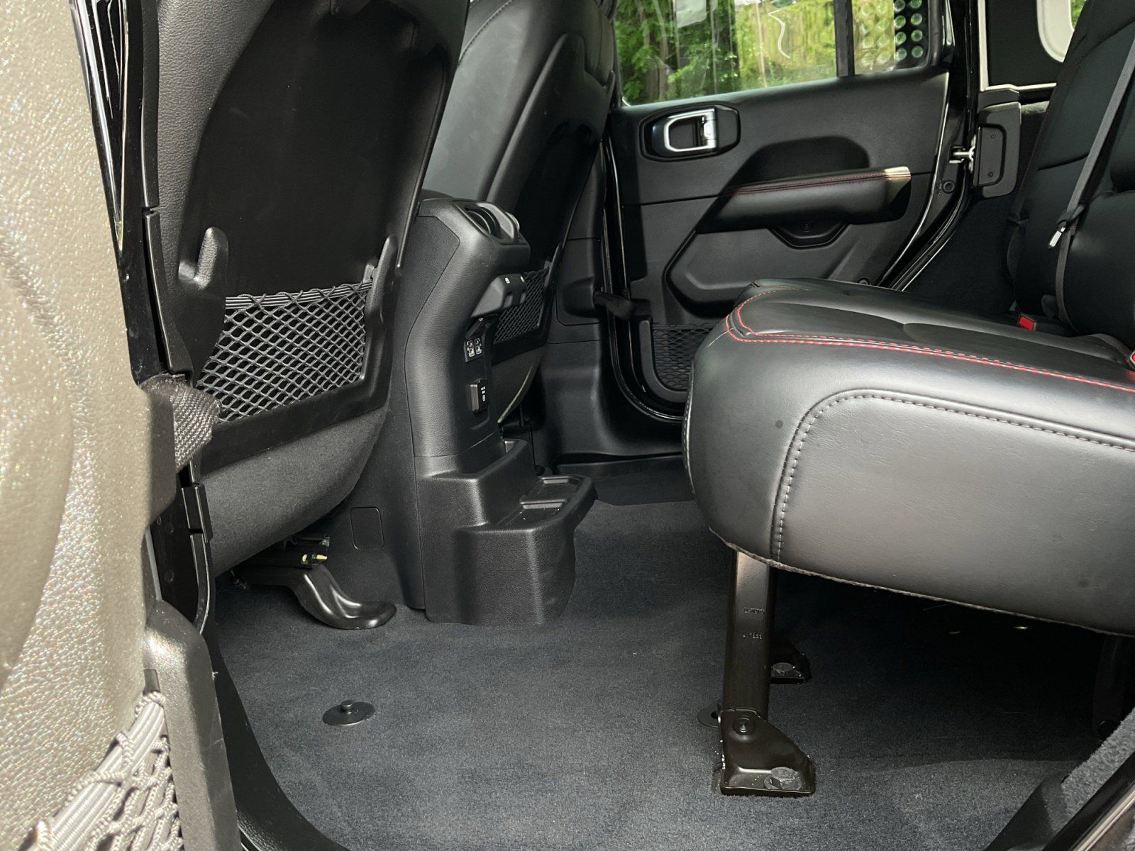 Used 2024 Jeep Wrangler Unlimited Rubicon AWD/4WD image 19
