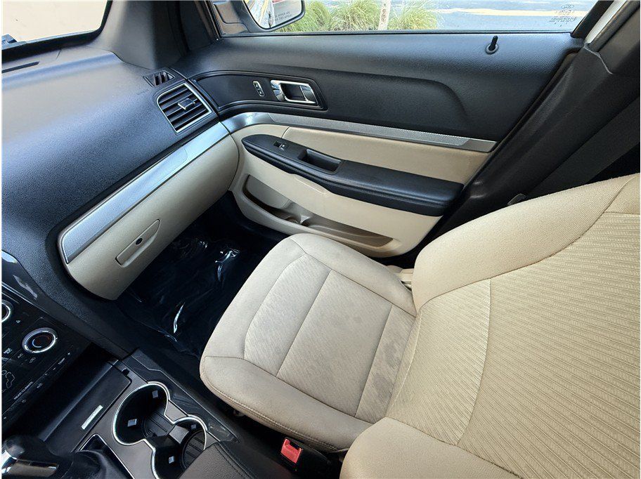 Used 2017 Ford Explorer FWD image 9