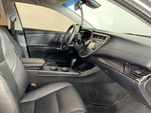 Used 2018 Toyota Avalon XLE image 17