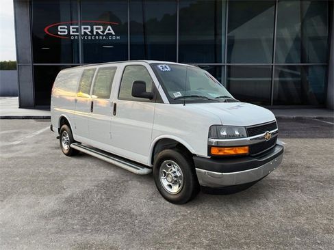 Used 2024 Chevrolet Express 2500 w/ Driver Convenience Package image 7