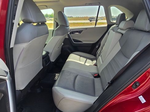 Used 2019 Toyota RAV4 Limited w/ Cold Weather Package AWD/4WD image 14