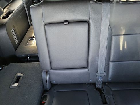 Used 2023 Chevrolet Suburban LT image 13