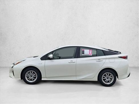 Used 2018 Toyota Prius Two image 9
