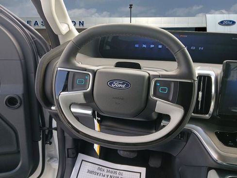 New 2025 Ford Expedition Platinum w/ Platinum Ultimate Package AWD/4WD image 12