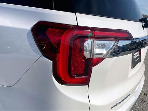 Certified 2023 GMC Acadia Denali w/ Denali Ultimate Package image 28