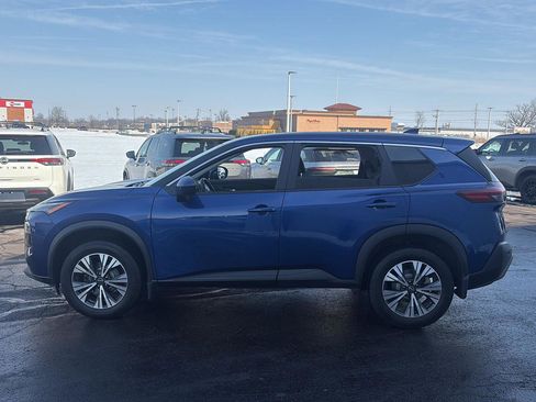 Used 2023 Nissan Rogue SV image 2