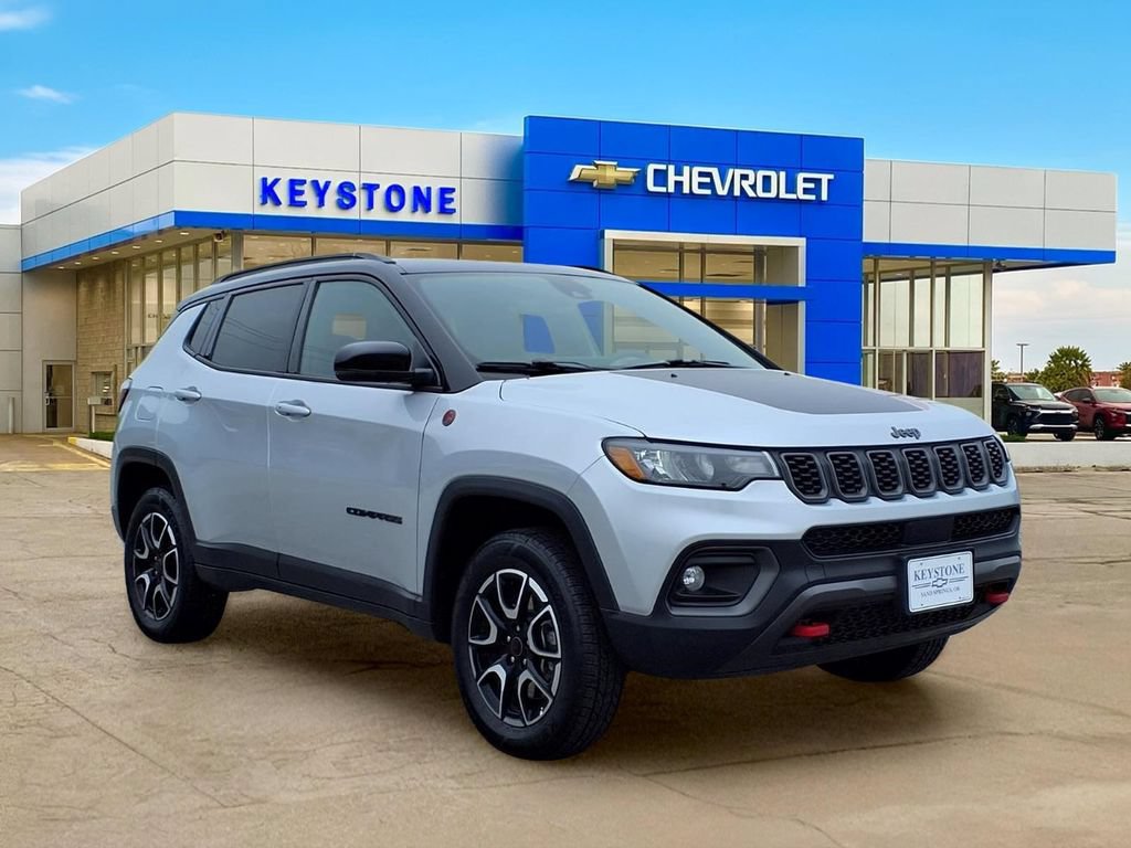 Used 2025 Jeep Compass Trailhawk AWD/4WD image 1