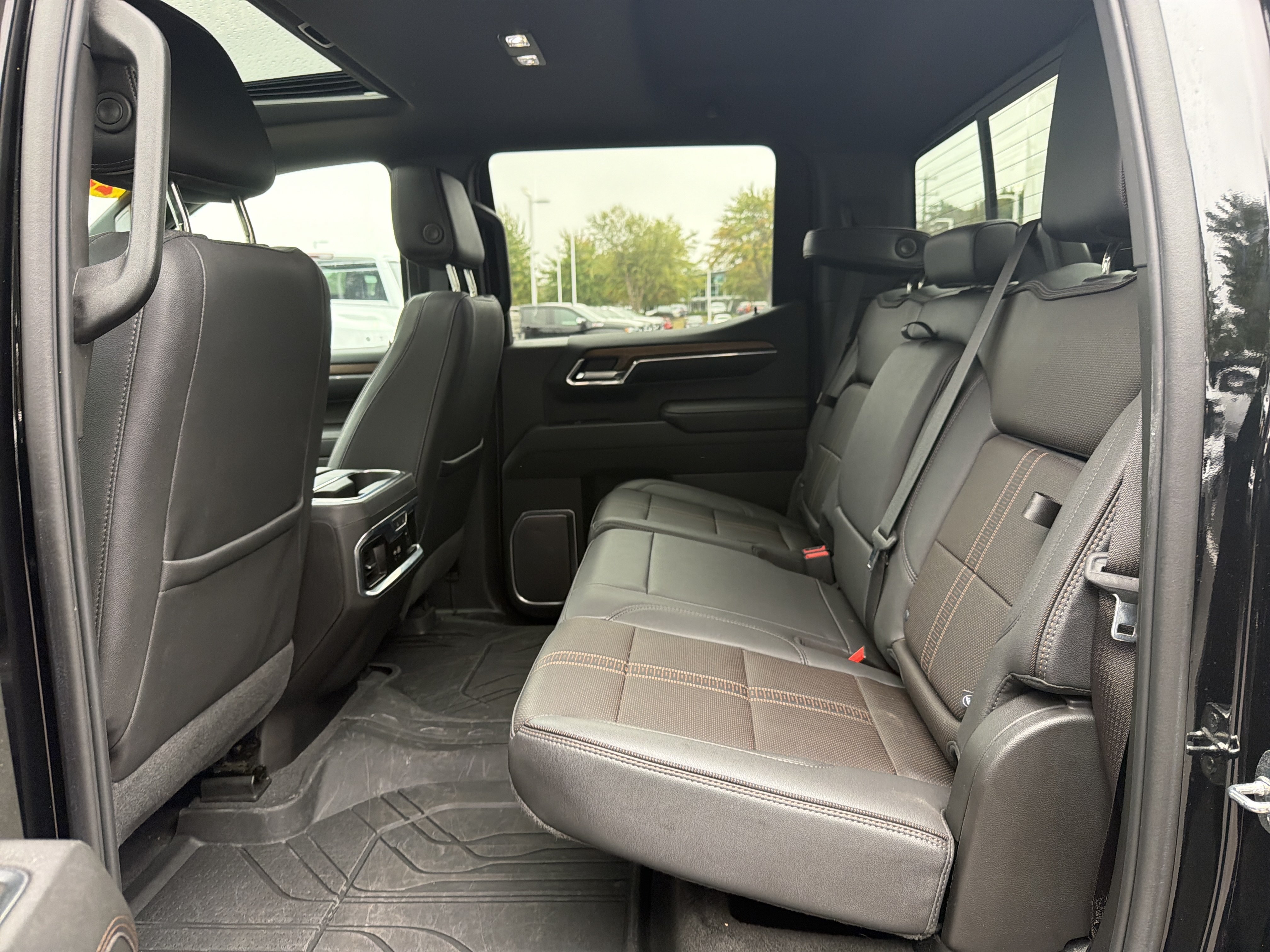 Used 2023 Chevrolet Silverado 1500 High Country w/ Technology Package AWD/4WD image 32