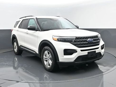 Used 2022 Ford Explorer XLT w/ Class IV Trailer Tow Package image 3