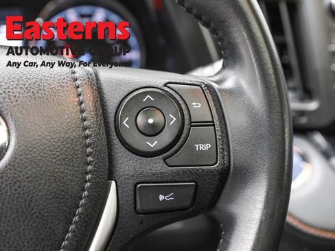 Used 2018 Toyota RAV4 SE image 16
