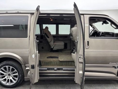 Used 2019 GMC Savana 2500 w/ Enhanced Convenience Package RWD image 7
