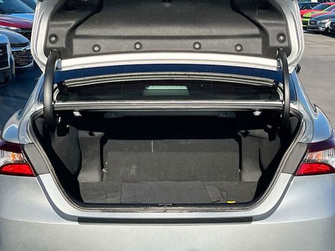Used 2022 Toyota Camry SE w/ Carpet Mat Package (TMS) AWD/4WD image 23