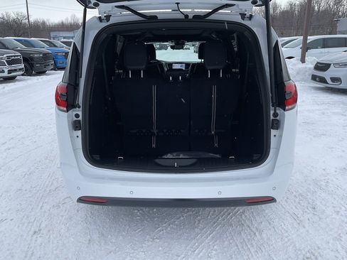 New 2026 Chrysler Pacifica Limited w/ Uconnect Theater Family Group image 16