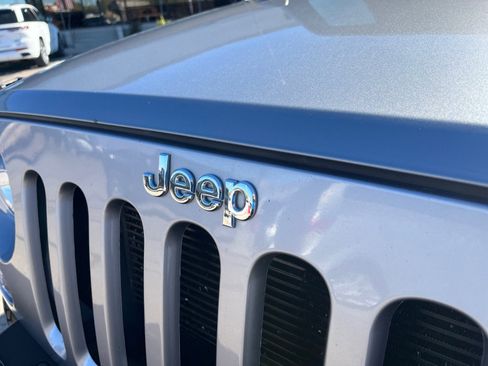 Used 2018 Jeep Wrangler Unlimited Sport S image 23