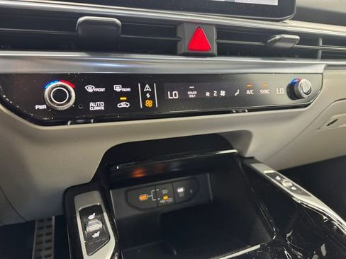 Used 2025 Kia Sorento SX Prestige image 42