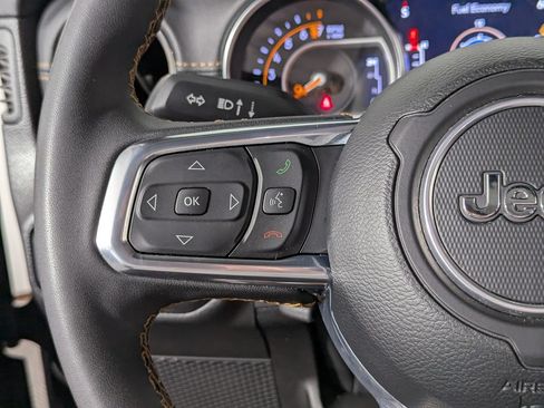 Used 2023 Jeep Gladiator Overland AWD/4WD image 32