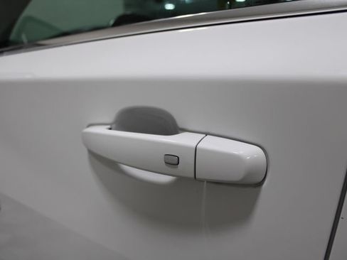 Used 2021 Chevrolet Traverse LT AWD/4WD image 16