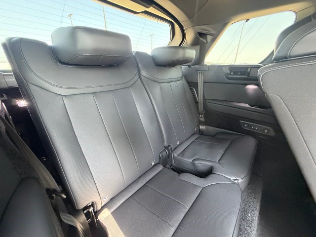 New 2026 Land Rover Range Rover Long Wheelbase SE AWD/4WD image 17