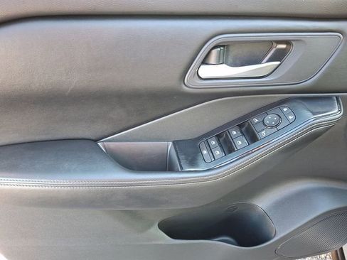 Certified 2025 Nissan Rogue SV image 13