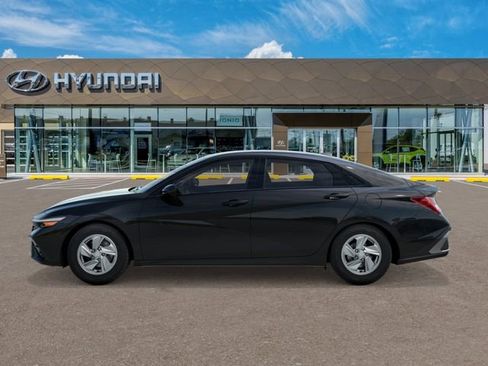 New 2026 Hyundai Elantra SE FWD image 3