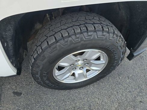 Used 2018 Chevrolet Silverado 1500 LT w/ Texas Edition AWD/4WD image 39