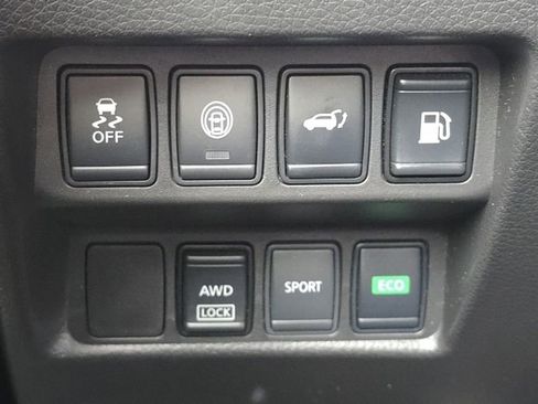 Used 2019 Nissan Rogue SV image 14