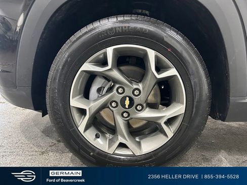 Used 2025 Chevrolet Trax LT FWD image 12