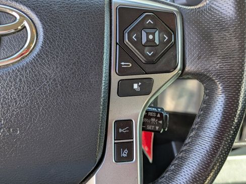 Used 2018 Toyota Tacoma SR5 image 18