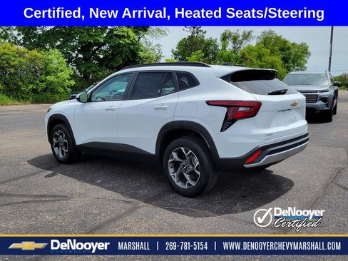 Used 2025 Chevrolet Trax LT w/ Driver Confidence Package FWD image 4