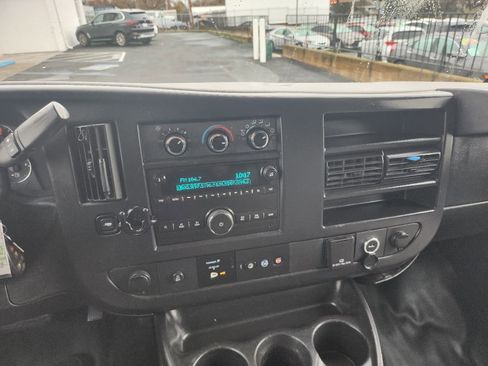 Used 2017 Chevrolet Express 2500 image 16