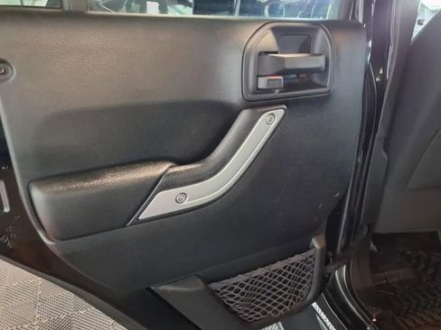 Used 2017 Jeep Wrangler Unlimited Sahara w/ Connectivity Group image 14