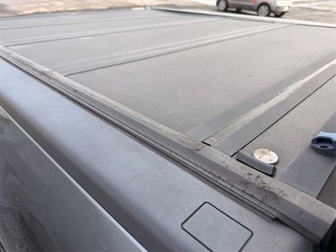 Used 2017 Nissan Titan SV image 9