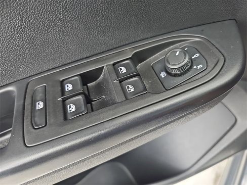 Used 2024 Volkswagen Taos SE image 36