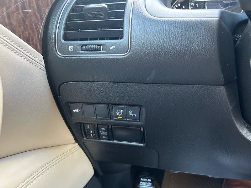 Used 2017 Nissan Armada Platinum w/ Captain Seat Package RWD image 17