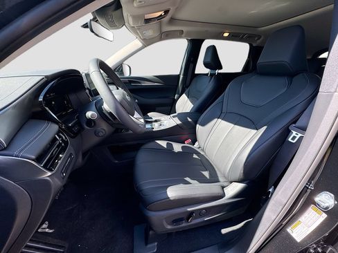Certified 2026 INFINITI QX60 Luxe w/ Cargo Package FWD image 23