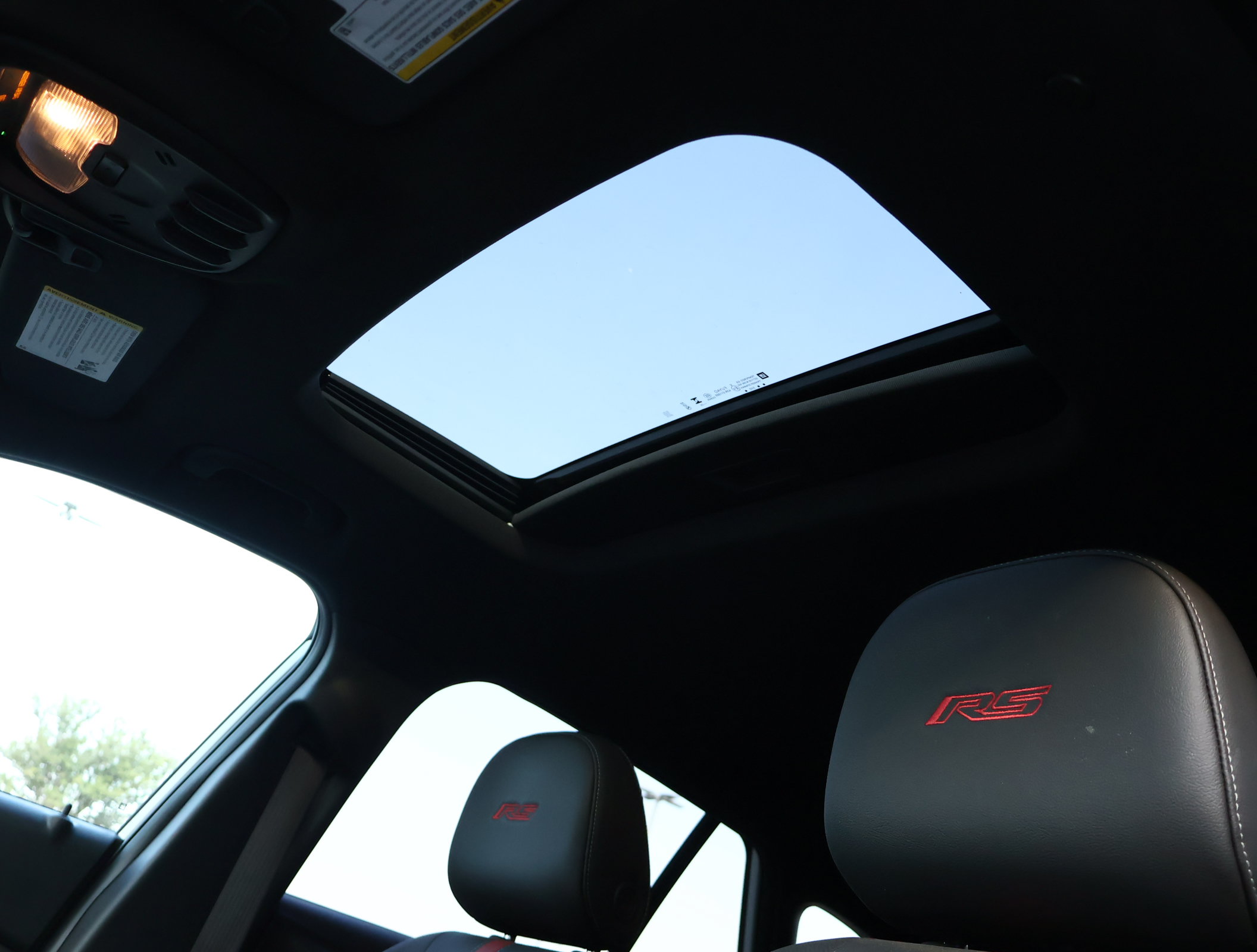 Used 2025 Chevrolet Trax RS w/ Sunroof Package FWD image 21