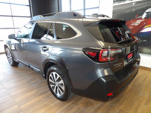 Used 2023 Subaru Outback Premium image 8