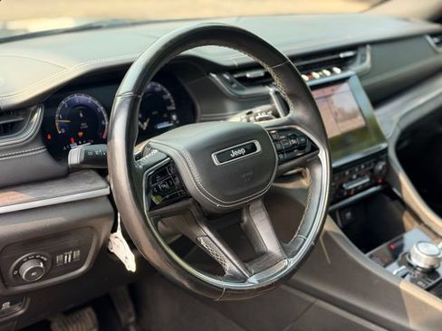 Used 2022 Jeep Grand Cherokee Overland AWD/4WD image 9