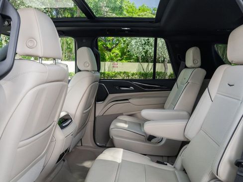 Used 2023 Cadillac Escalade Premium Luxury w/ Performance Package AWD/4WD image 21
