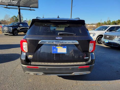 Certified 2020 Ford Explorer XLT w/ Equipment Group 202A image 4