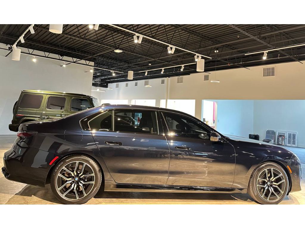 Used 2024 BMW 760i xDrive w/ Premium Package 2 AWD/4WD image 10
