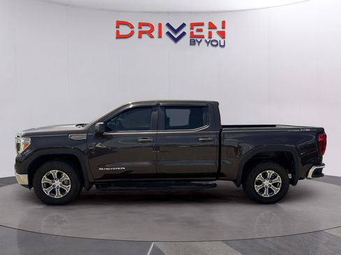 Used 2021 GMC Sierra 1500 4x4 Crew Cab w/ Sierra Value Package image 2