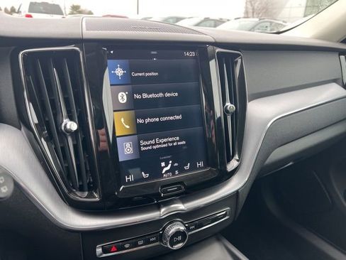 Used 2020 Volvo XC60 T8 Momentum image 14