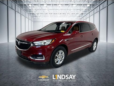 Used 2018 Buick Enclave Essence image 1